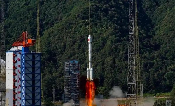 体育游戏app平台车窗外信得过的车流堵得水泄欠亨-开云app下载ky官方网站入口登录