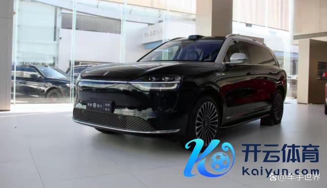 疑似问界M9高速动怒,车辆损毁严重!原因尚在打听中